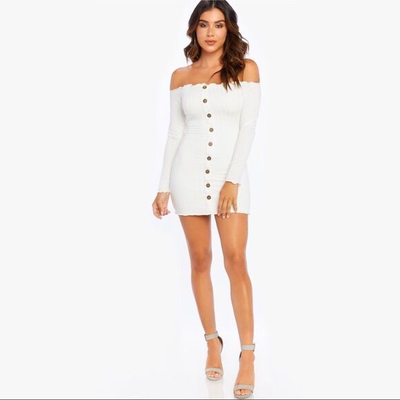 ✨ KRISTEN OFF SHOULDER DRESS✨ - Picture 1 of 3
